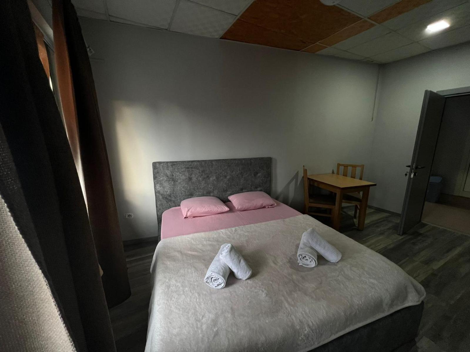 The Rooftop Hostel Shkodër 객실 사진